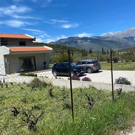 Stellas Near Arachova Stirion