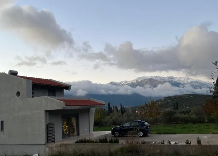 Stellas Near Arachova * Stirion